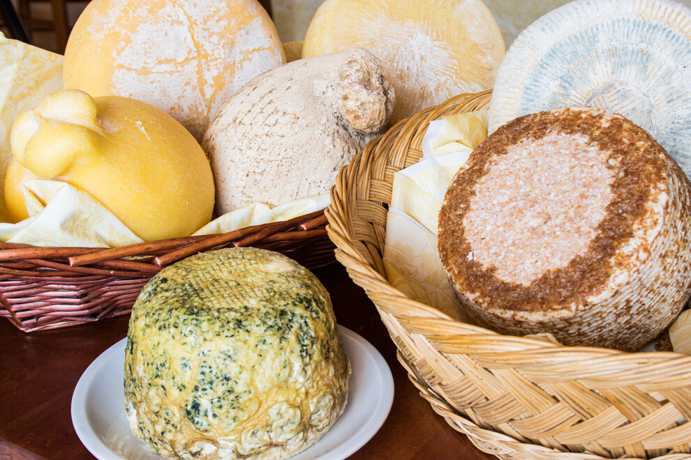 https://cdn.fierabolzano.it/fierabolzano/uploads/blocks/images/podere_al_sole_tipi_formaggi2_dbjf_zimw_l.jpg